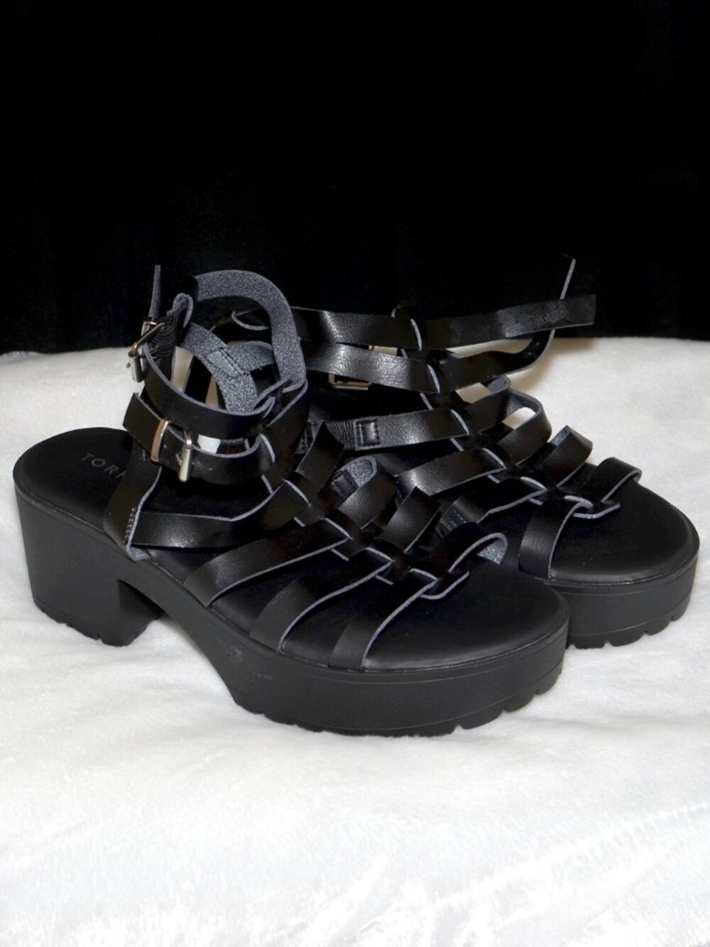 10WW Torrid Black Strappy Buckle Gladiator Platform Sandals Chunky Lug Sole